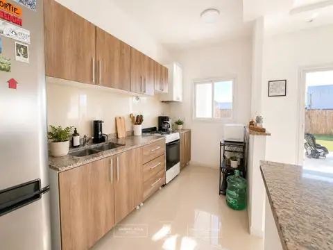 Casa 4 ambientes con 2 baños