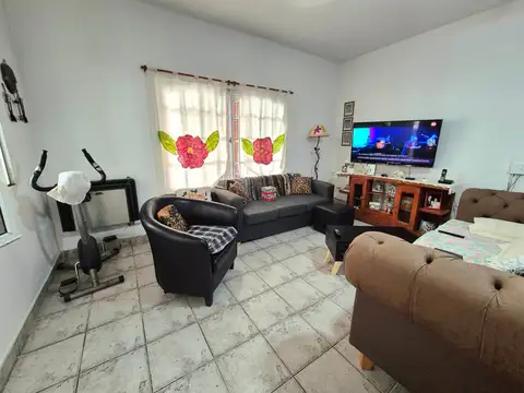 Casa en Venta con 2 cocheras