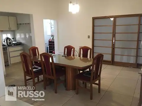 Casa 4 ambientes con 2 baños