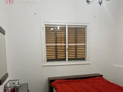 Casa 6 ambientes con 2 baños