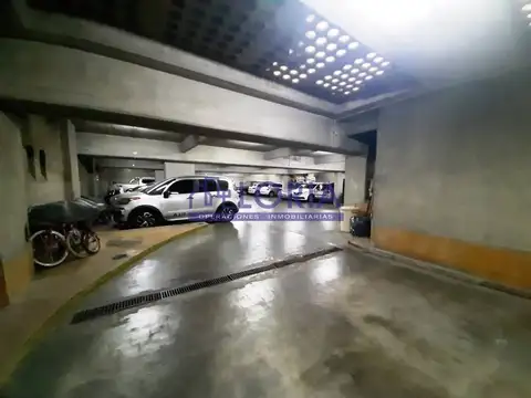 COCHERA EN VENTA - EXCELENTE UBICACIÓN - BAJAS EXPENSAS.-