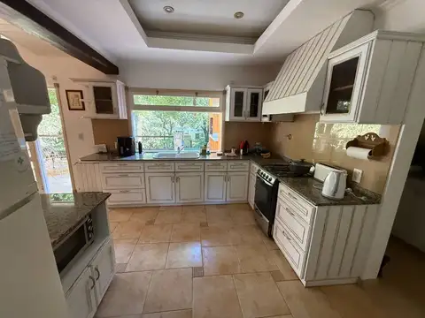 Casa 5 ambientes con 3 baños