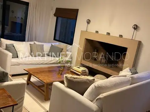 Casa en Alquiler con 2 cocheras