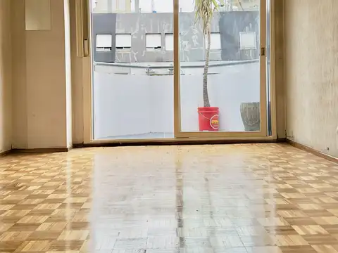 Presidente Luis Sáenz Peña 100, Piso 8