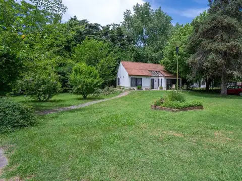 CASA QUINTA EN VENTA SICARDI 2 DORMITORIOS PILETA