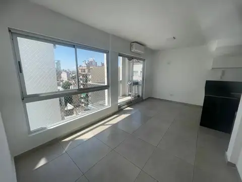 Se alquila luminoso departamento de dos ambientes en inmejorable ubicación!