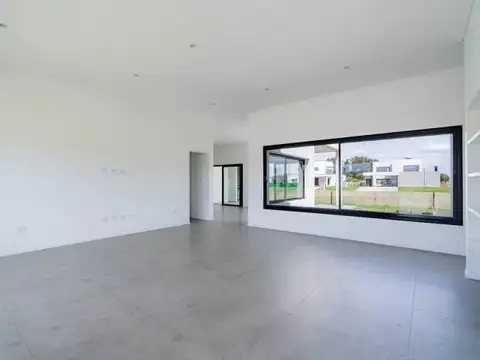 Casa en Venta con 4 cocheras
