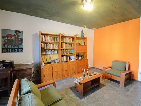 Casa 5 ambientes con 1 baño