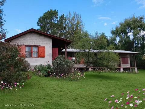 SE VENDE CASA 3 DORMITORIOS + DTO V. YACANTO 4700M