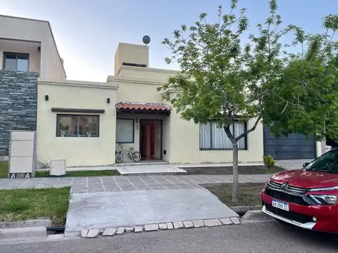 Casa en Venta en Villa Nueva de Guaymallen, Guaymallén