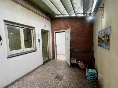 3 amb, 2 patios y terraza - S/Expensas - a 500 mts del FCGR - Vta Dta - Apto Crédito 