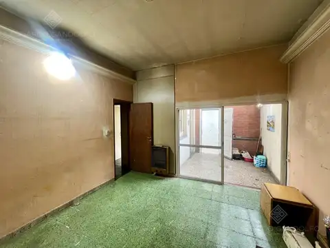 Hipólito Yrigoyen  al 5600