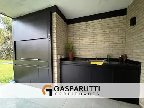 Casa en Venta con 4 cocheras