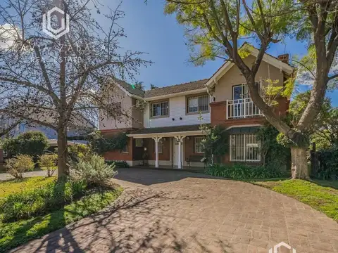 VENTA CASA ESTILO CANADIENSE CON PILETA CLIMATIZADA BARRIO CERRADO LA TRANQUERA PILAR
