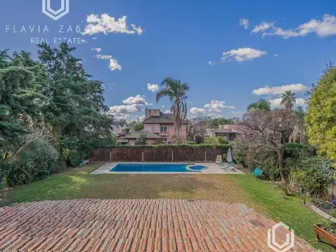 Casa en Venta con 2 cocheras