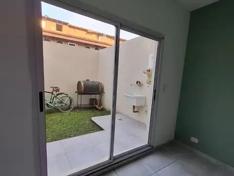Departamento 2 amb. pb c/ patio Alquiler Villa Luzuriaga