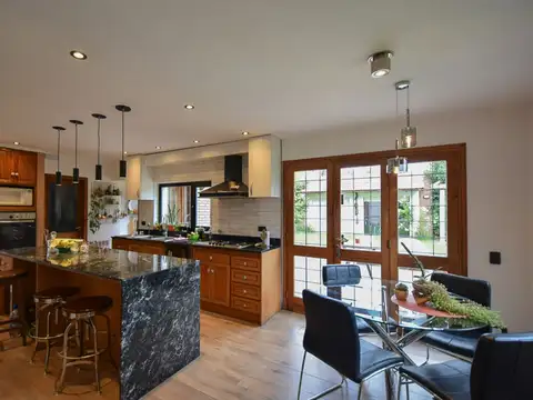 Venta Chalet 4 dormitorios - Parque Luro