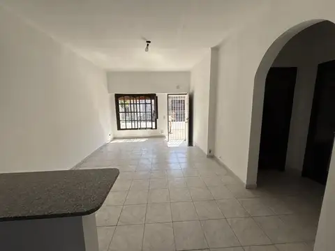Casa 6 ambientes con 2 baños