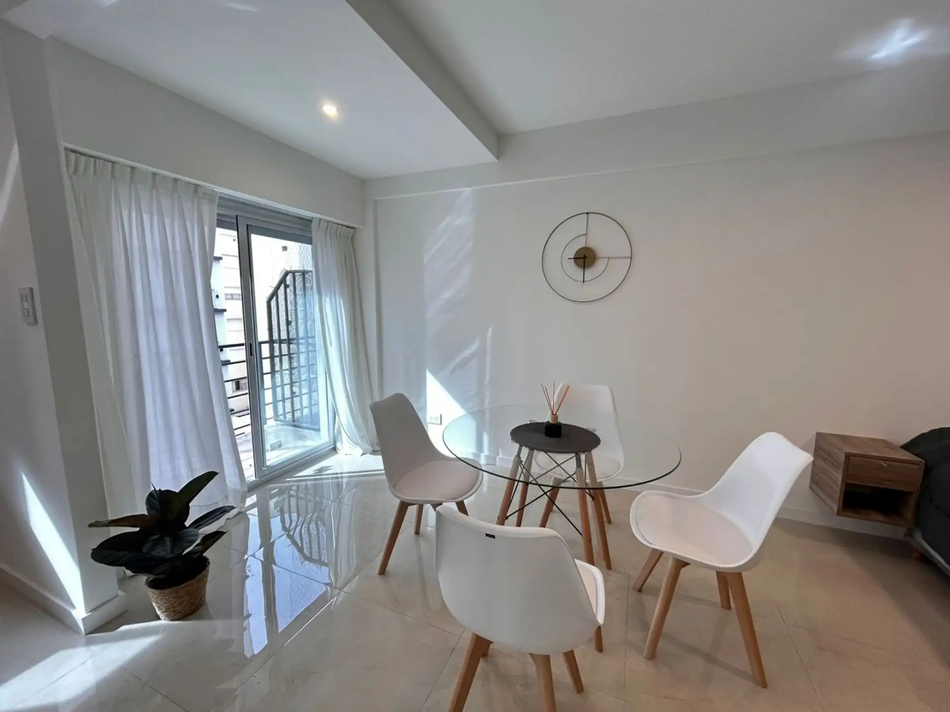 venta 1 ambiente con balcon saliente