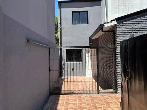 Depto Tipo Casa 2 ambientes con 1 baño