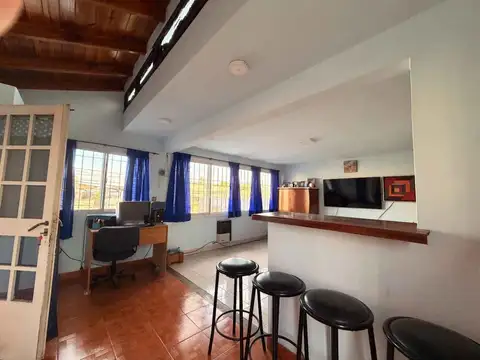 Depto Tipo Casa 5 ambientes con 2 baños