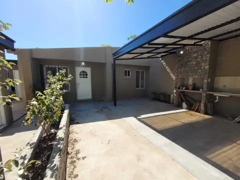 Casa en Alquiler con 1 cochera