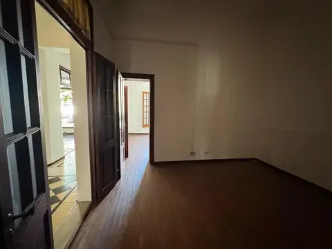 Oficina en Alquiler con 1 cochera