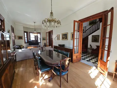 Casa en Venta con 4 cocheras