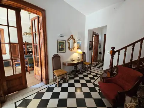 Casa en Venta con 4 cocheras