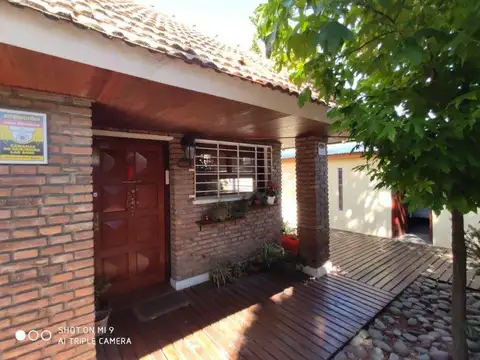 Casa en Venta con 2 cocheras