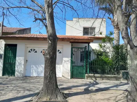 Venta casa de 4 ambientes, Lomas de Zamora.