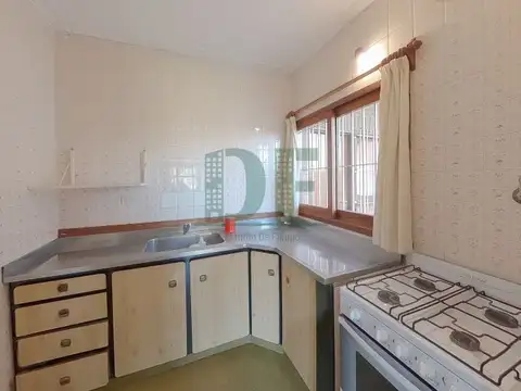 Casa 7 ambientes con 2 baños