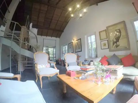 Casa en Venta con 2 cocheras