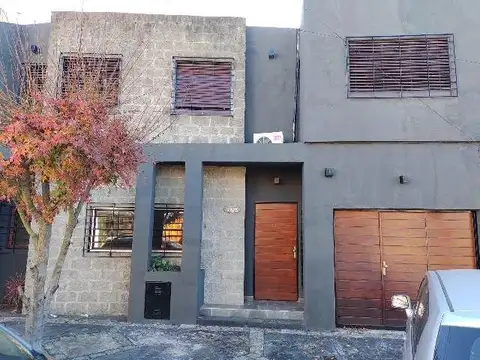 Casa 4 ambientes. Acepta Permuta Depto 2 amb.- Ramos o CABA.