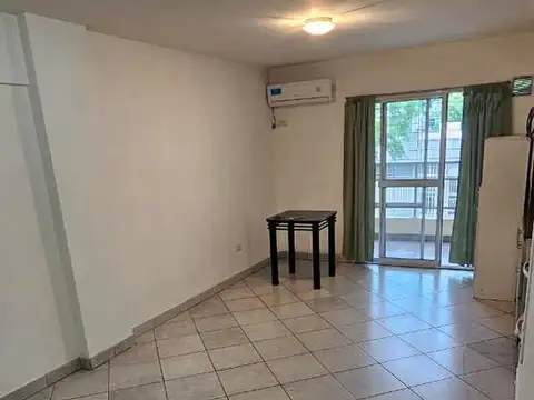 Venta departamento monoambiente con balcón. Barrio Hospitales, Rosario