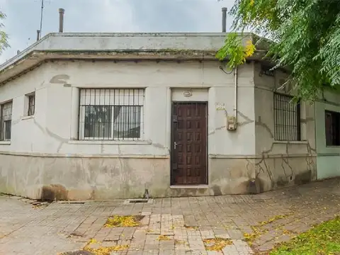 Propiedad en esquina con renta en La Teja