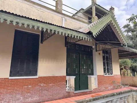 Casa 7 ambientes con 2 baños