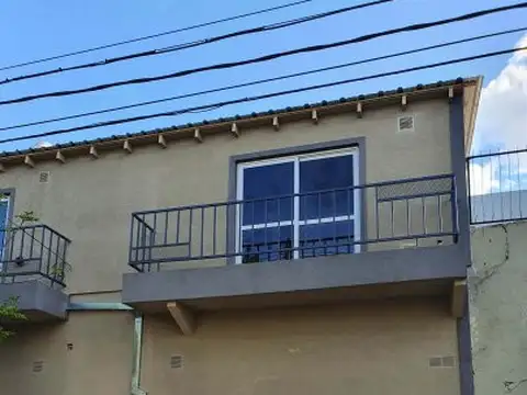 Monoambiente en alquiler - Saenz Peña - 1er piso por escalera