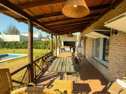 Casa en Alquiler Temporal en Funes, USD 1.600