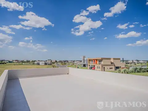 Casa 5 ambientes con 2 baños