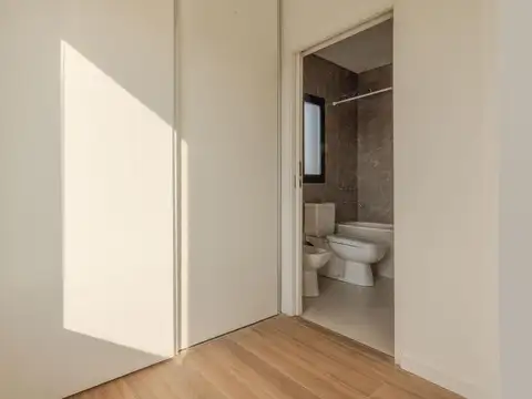 Casa en Alquiler con 4 cocheras