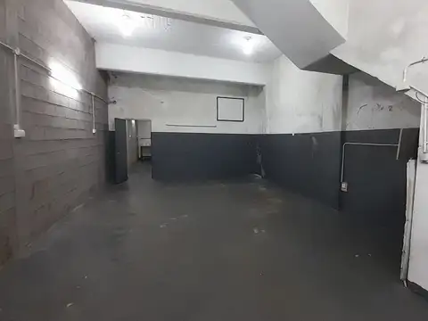Deposito/Local en alquiler. EXCELENTE UBICACION.