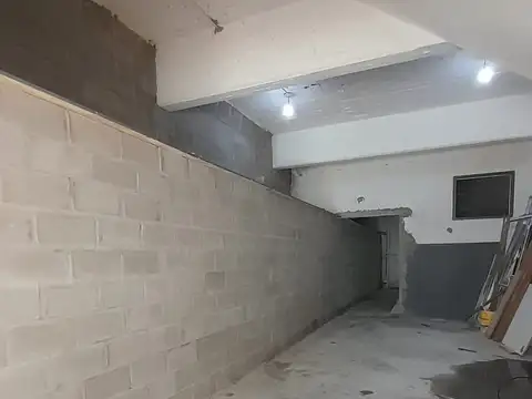Deposito/Local en alquiler. EXCELENTE UBICACION.