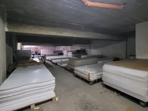 Garage c/8 cocheras  Cristobal