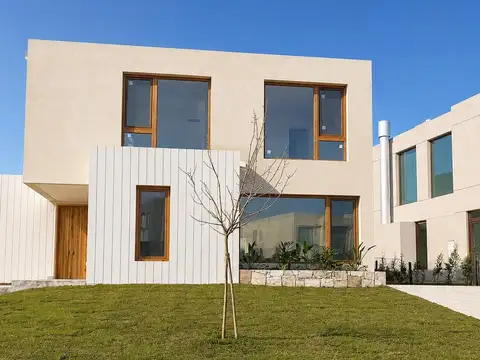 Casa a la venta en Barrio Carpinchos Nordelta