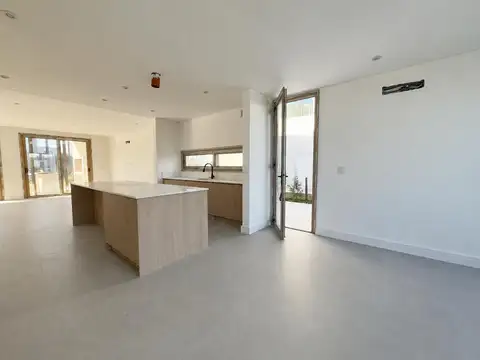 Casa a la venta en Barrio Carpinchos Nordelta
