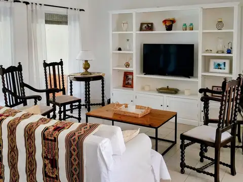 Casa en Alquiler Temporal con 1 cochera
