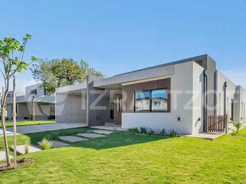 Casa con construcción de excelencia y gran distribución en una planta, en La Calesa, Pilara