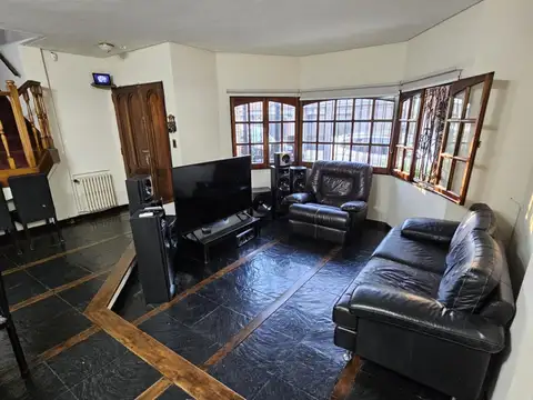 Casa 5 ambientes con 3 baños