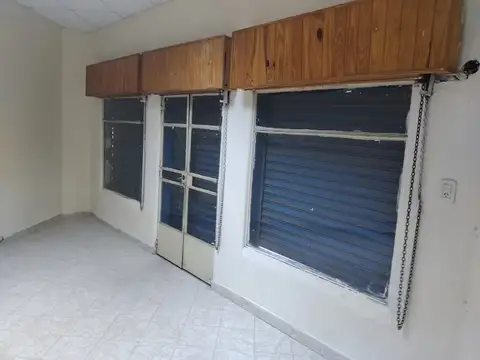 Venta de local - Esquina- Doble ingreso - Barrio Azcuenaga